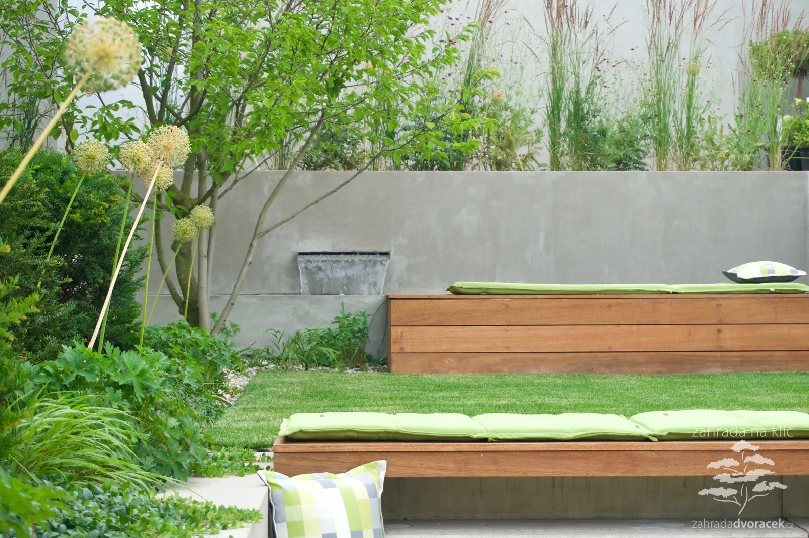 Atrium s vodní hrou stvořené pro odpočinek