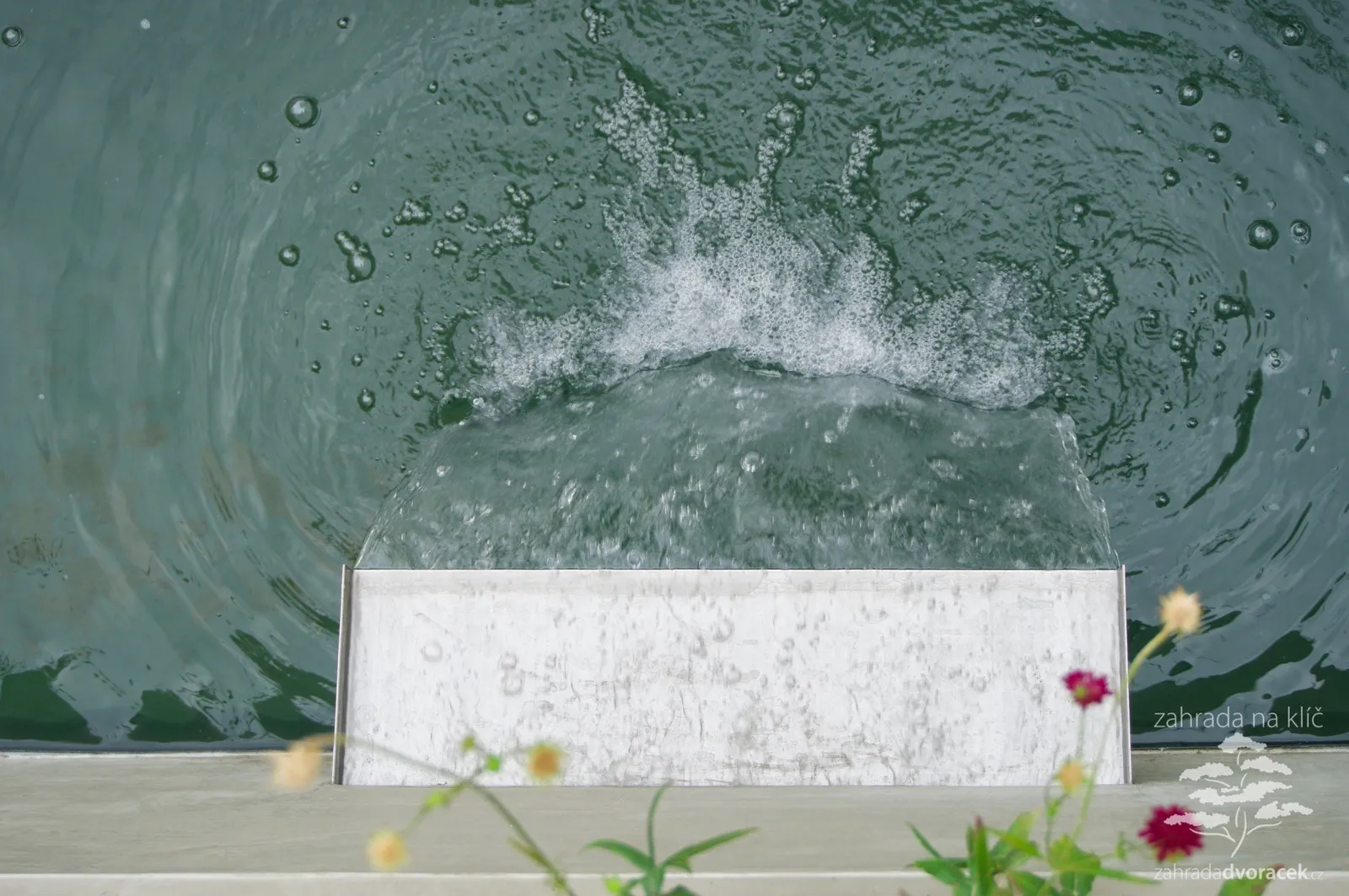 Atrium s vodní hrou stvořené pro odpočinek