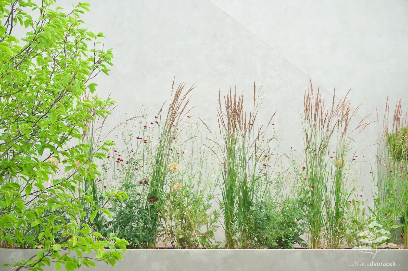 Atrium s vodní hrou stvořené pro odpočinek