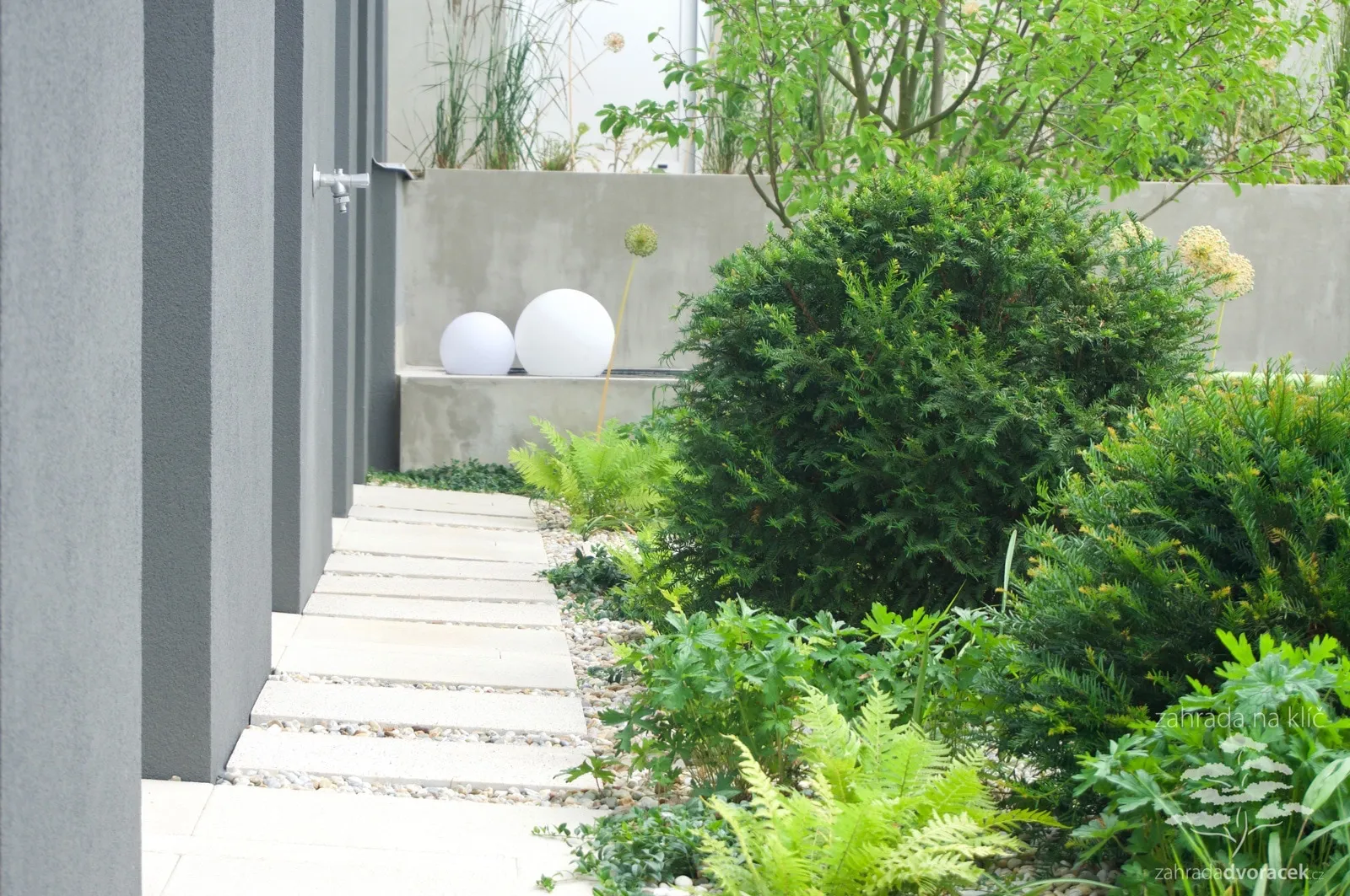 Atrium s vodní hrou stvořené pro odpočinek