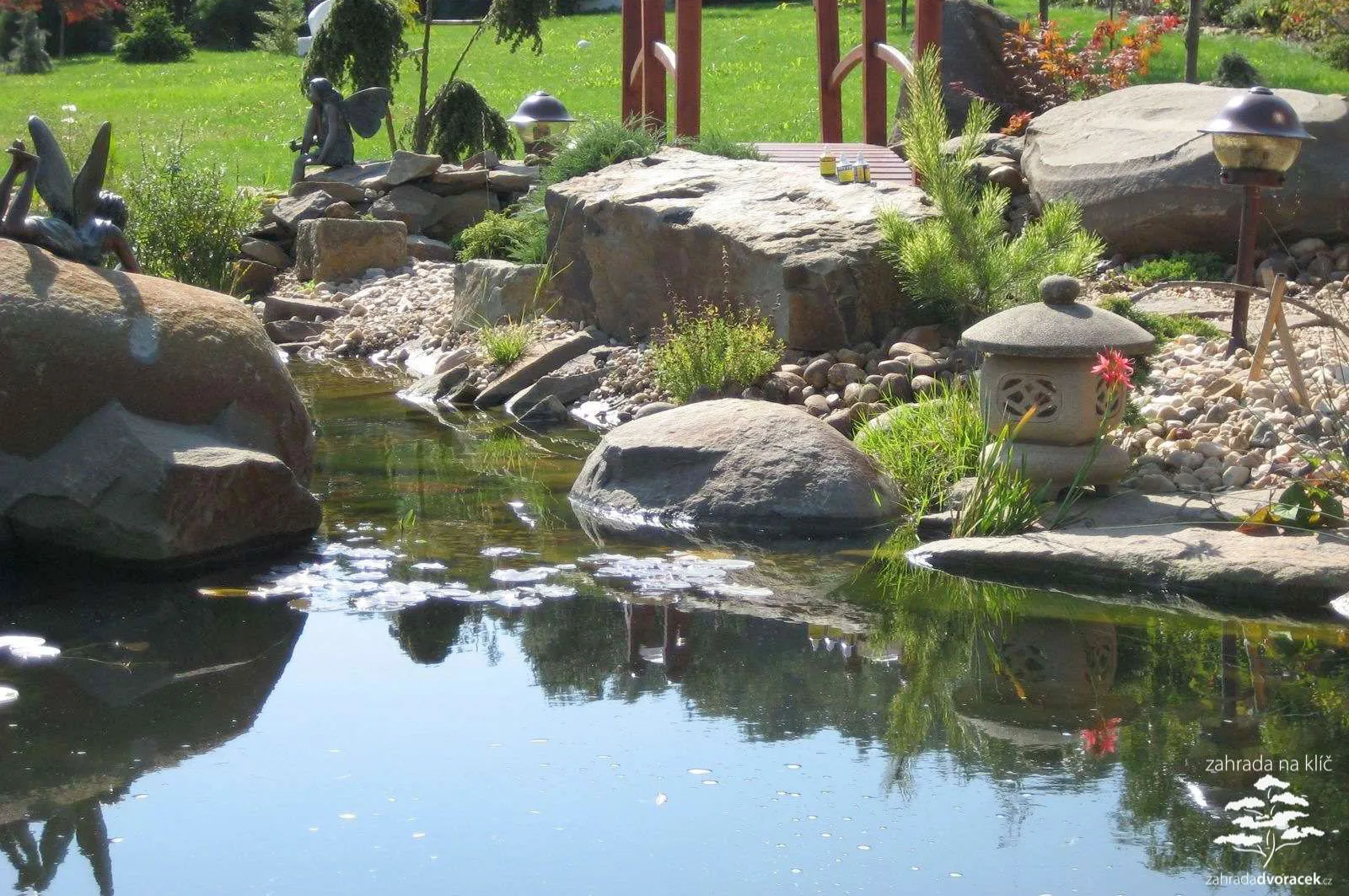 Černá hora, Jezírko s altánem