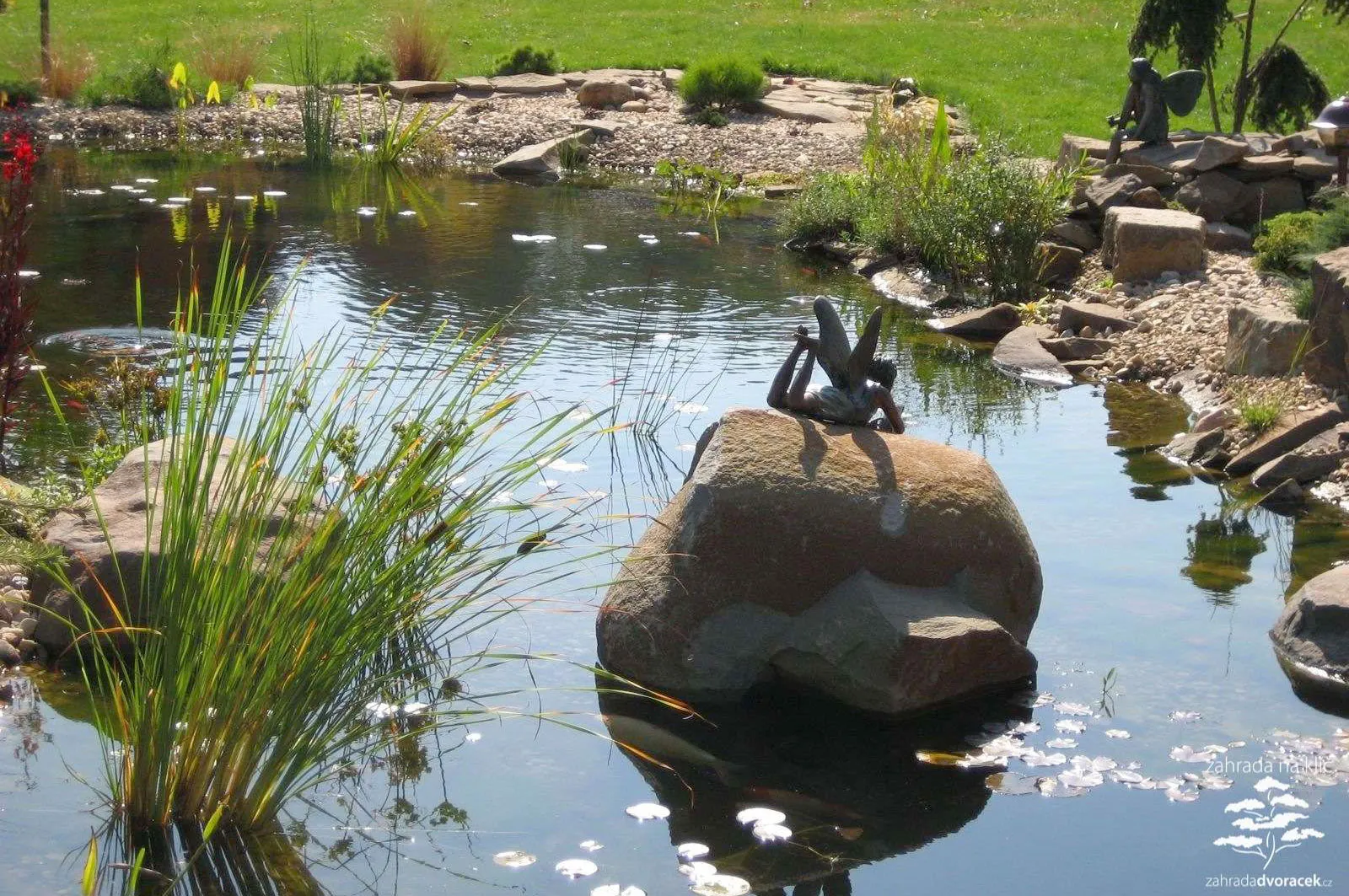 Černá hora, Jezírko s altánem