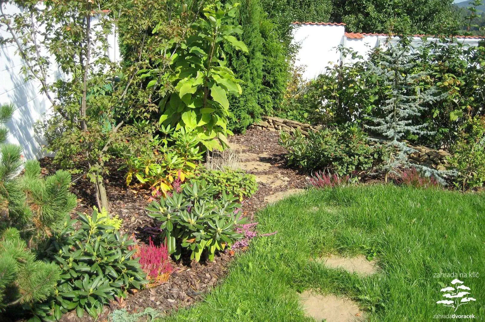 Černá hora, Jezírko s altánem