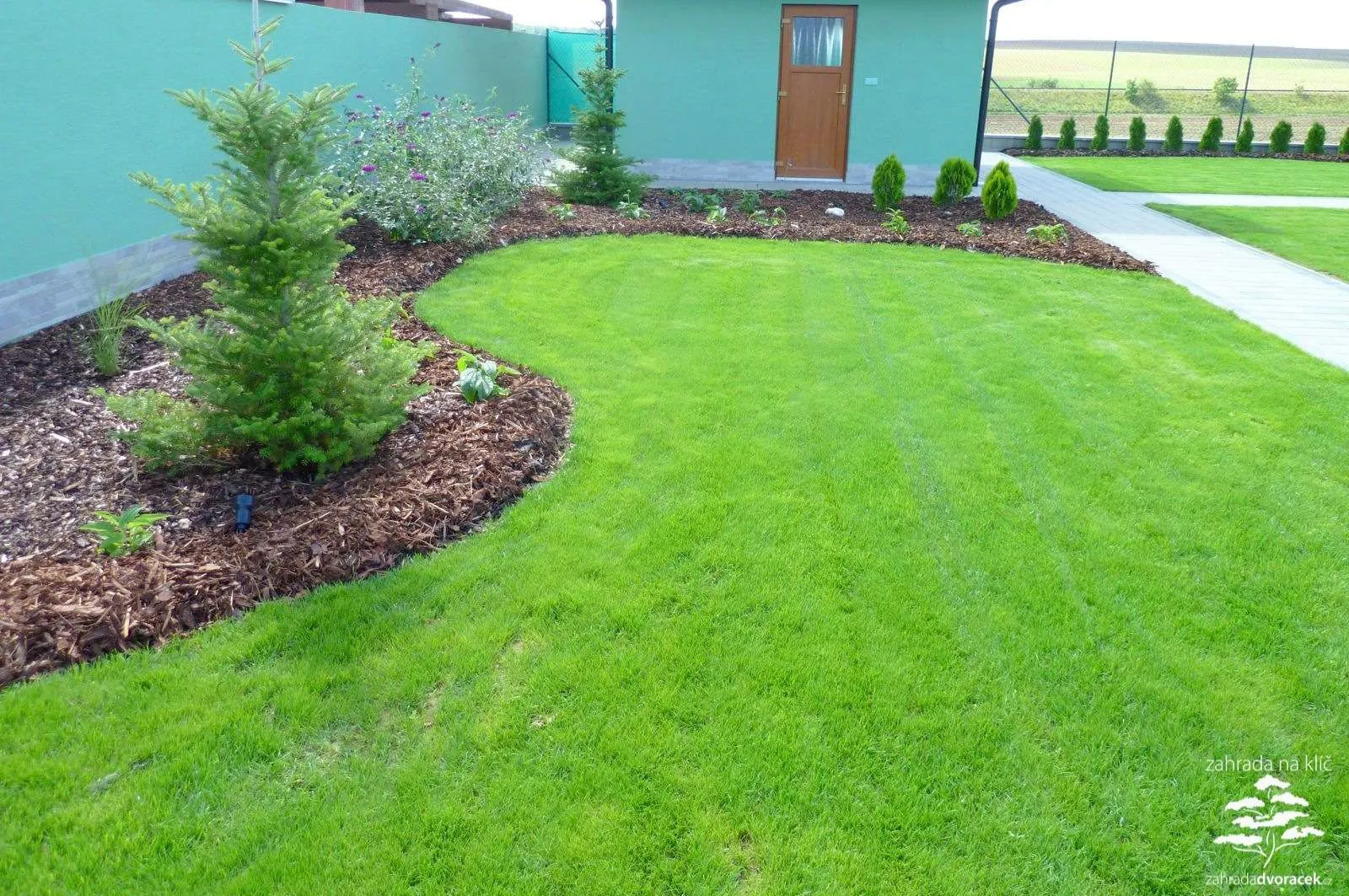 Dobřínsko, zahrada s jezerem