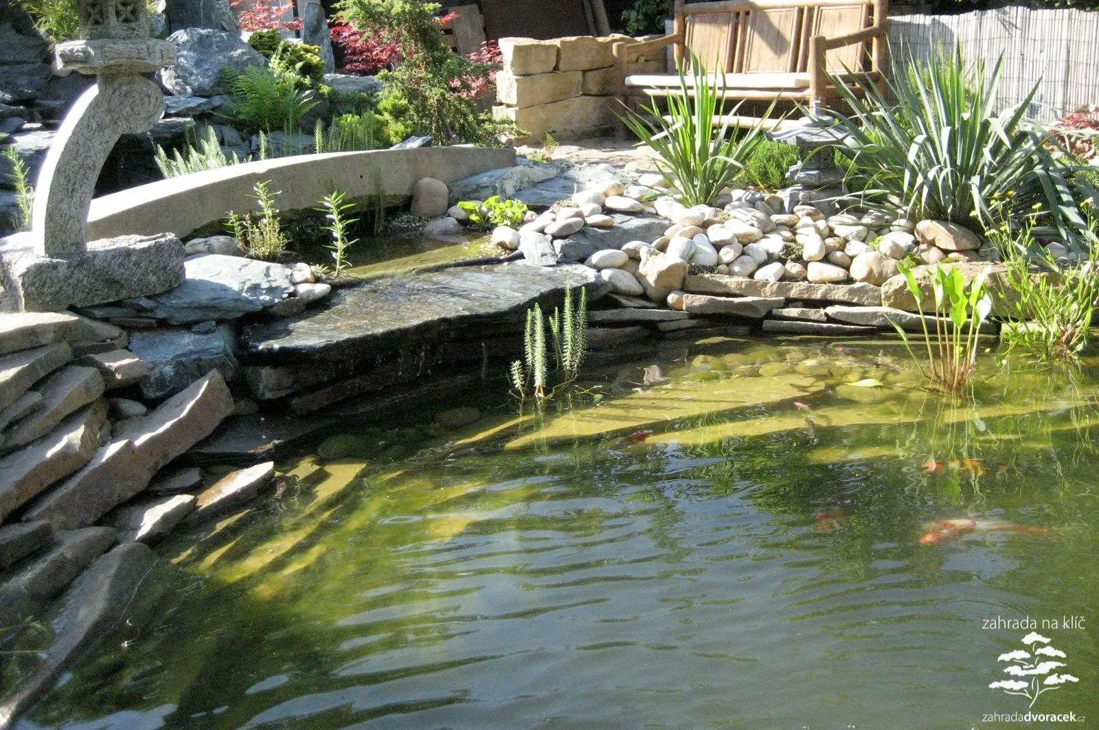 Malá zahrada s jezírkem