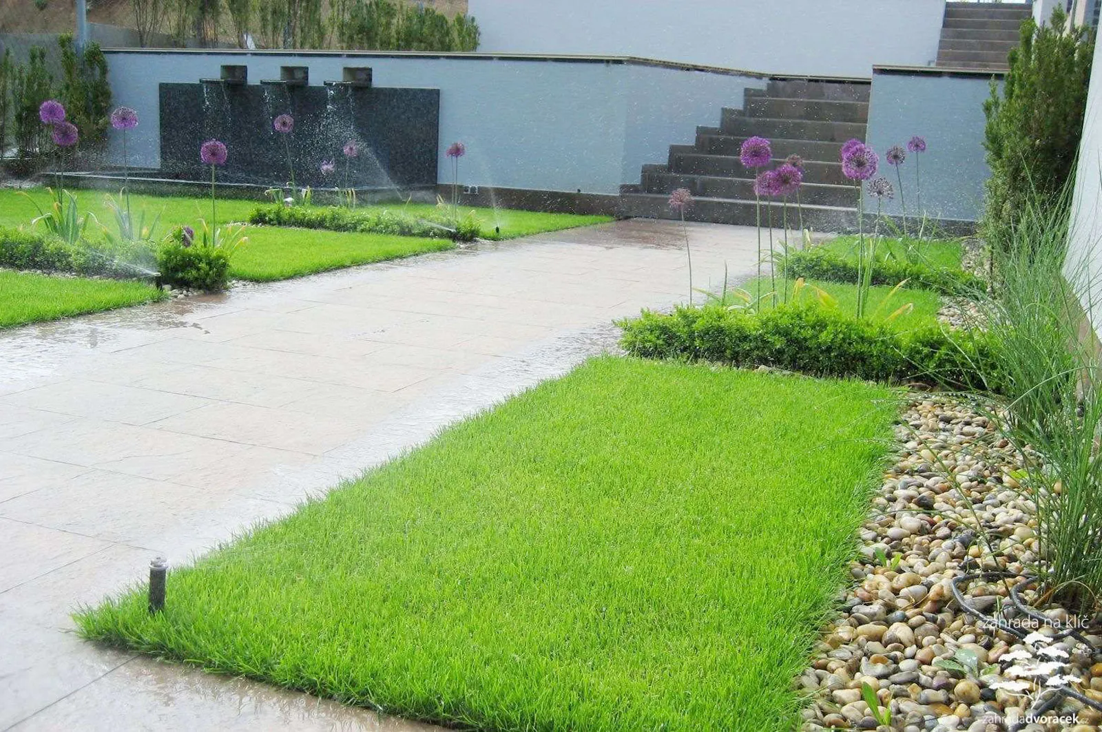 Minimalistický design s vodní hrou