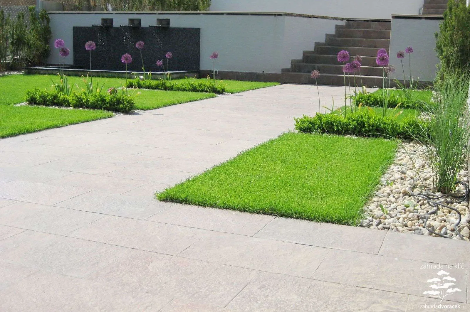 Minimalistický design s vodní hrou