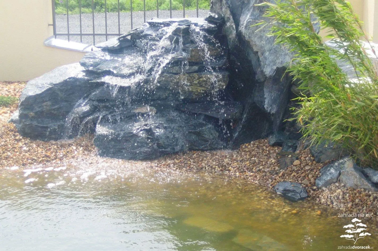 Šlapanice, zahrada s vodopády