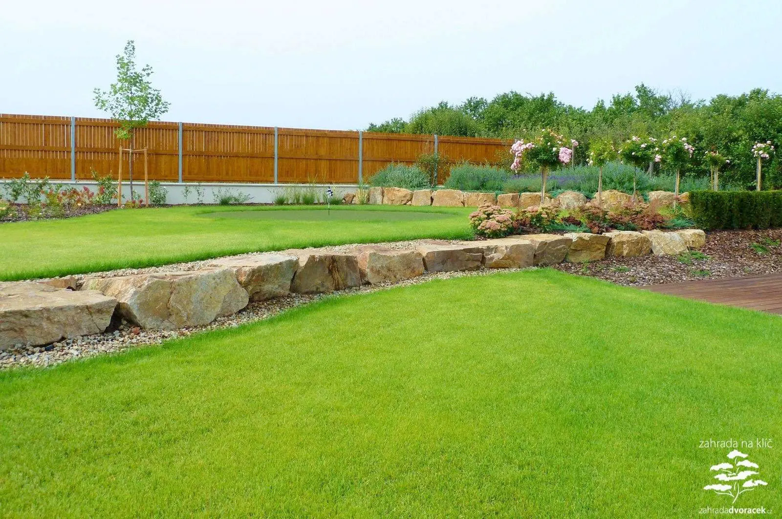 syrovice-zahrada-s-vodni-hrou-a-golfovou-jamkou