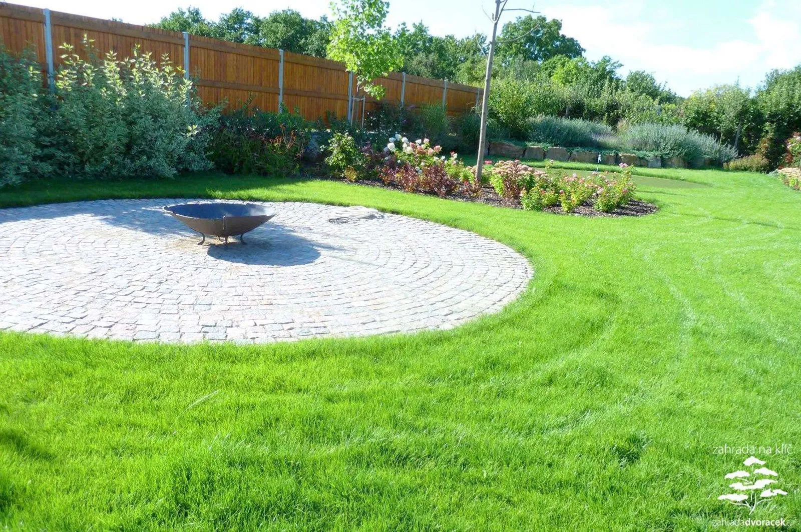 syrovice-zahrada-s-vodni-hrou-a-golfovou-jamkou