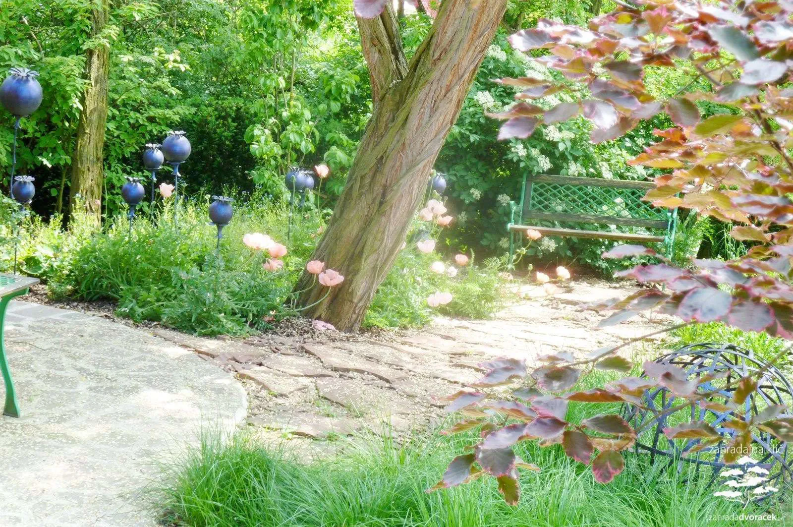 Tetčice, kovové umění v zahradní tvorbě