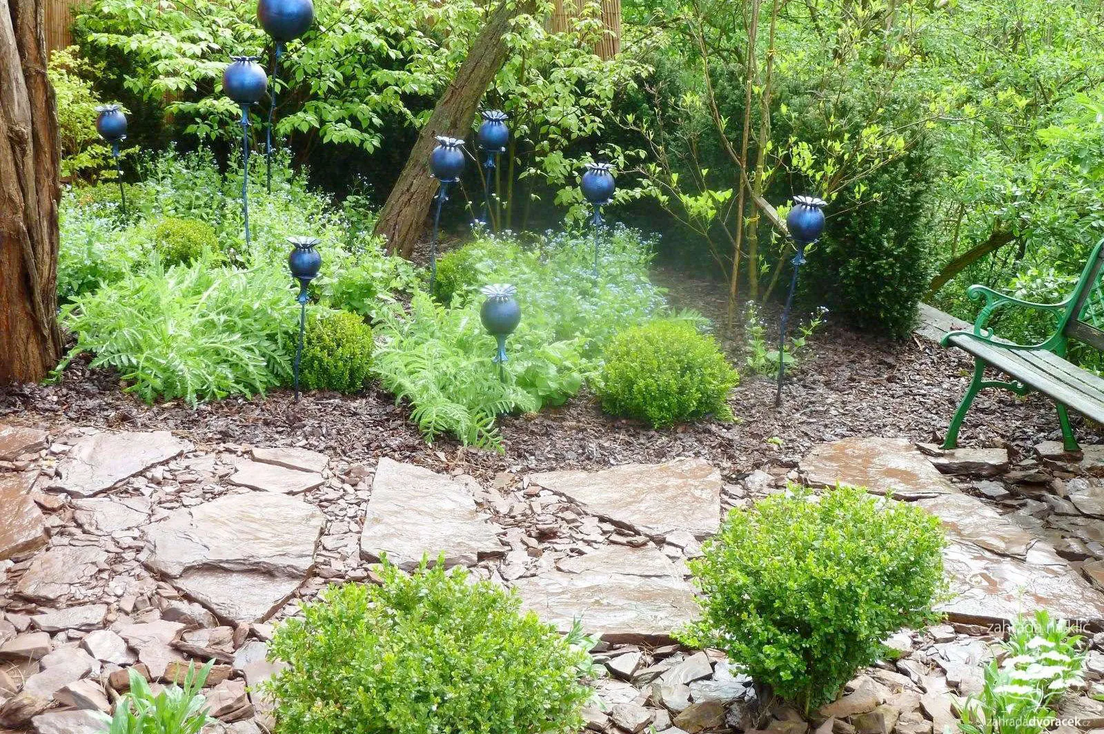 Tetčice, kovové umění v zahradní tvorbě