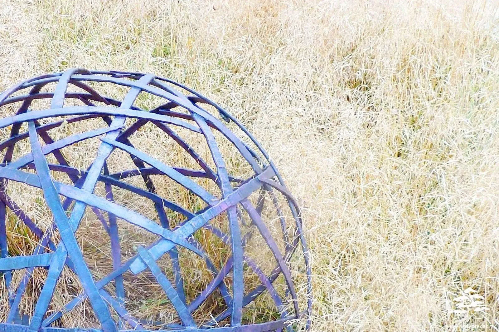 Tetčice, kovové umění v zahradní tvorbě