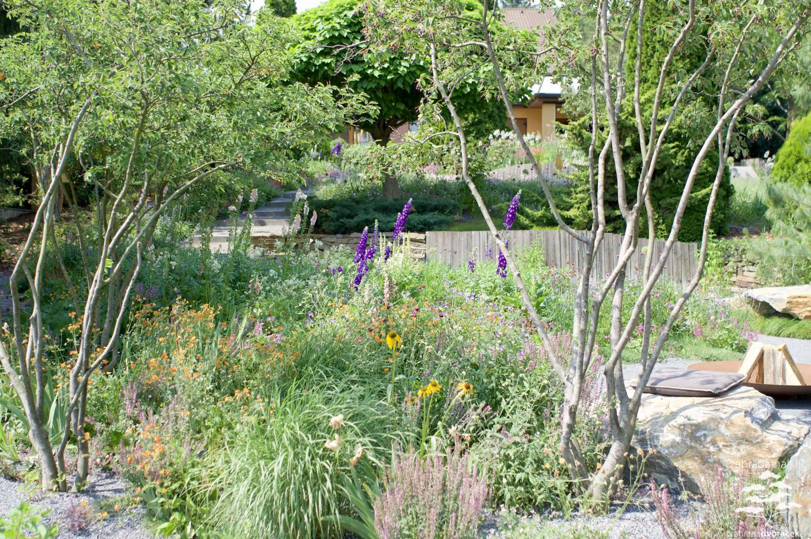 Zahrada se skákacími schody