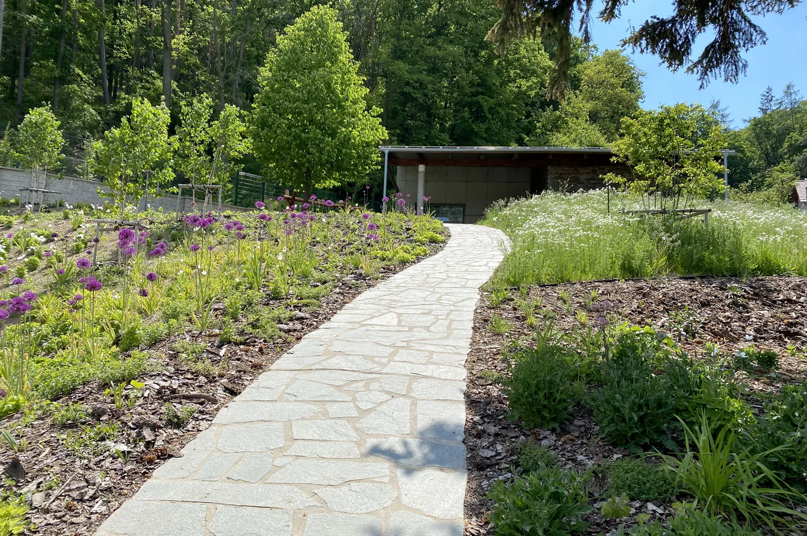 Zahrada se skákacími schody