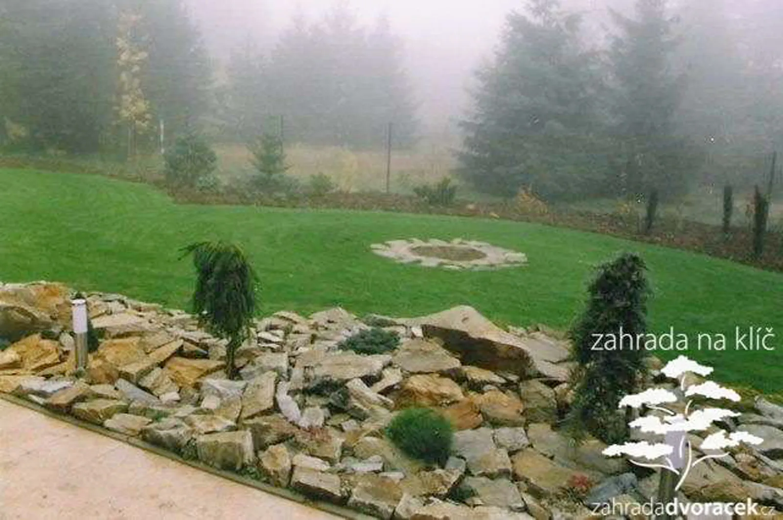 Zahrada se skalkou